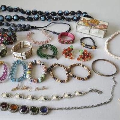 HKCT080 Bracelets, Necklaces, Earrings, Jewelry Box
