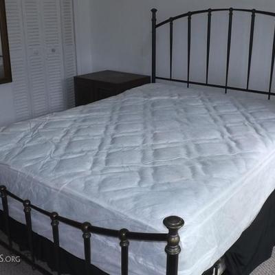 HKCT028 Full Size Bed Set with Wrought Iron Bedframe
