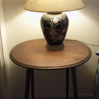 HKCT036 Wooden End Table  and Ceramic Lamp
