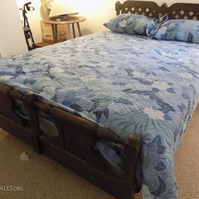 HKCT038 Full Size Beautyrest Bed Set and Wooden Headboard
