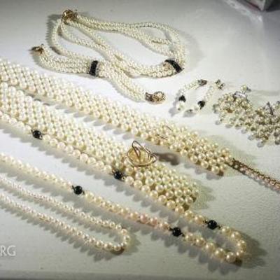 HKCT079 Pearls and Sterling Costume Jewelry

