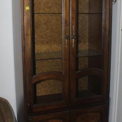 Cabinet with shelves, missing glass
