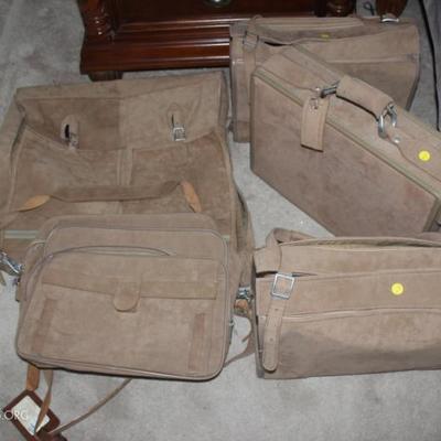 Lot of 5 luggage bags
