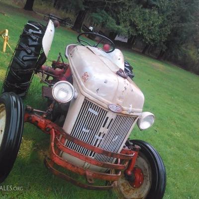 1952 Ford Tractor 