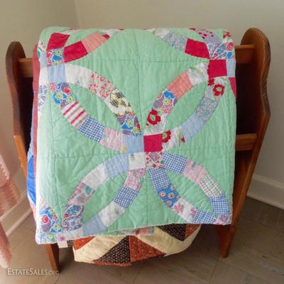 Vintage Double Wedding Ring Quilt made of feed sacks.
