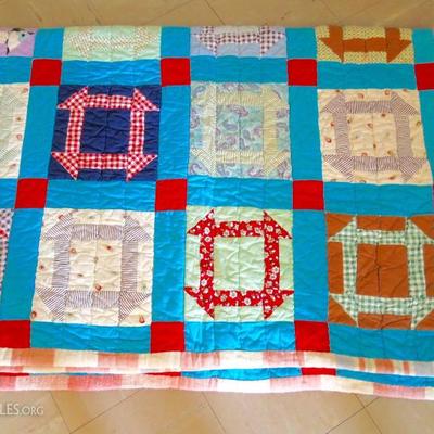 Wonderful vintage hand made quilt. Excellent condition.