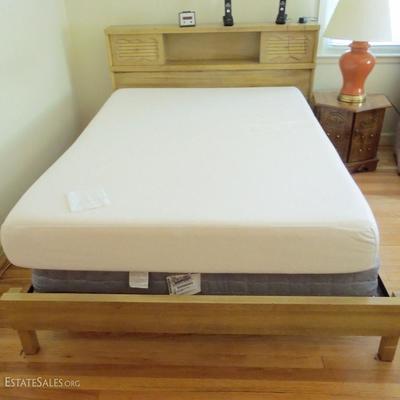 Nice mid century blonde wood bed with newer Tempurpedic foam mattress. Clean.