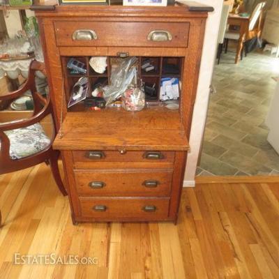 Oak Antique Desk/Secretary with 5 Drawers