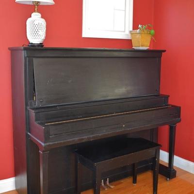 Kurtzmann upright piano
