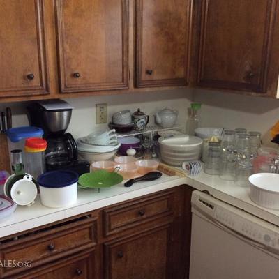 Tupperware and dishes 