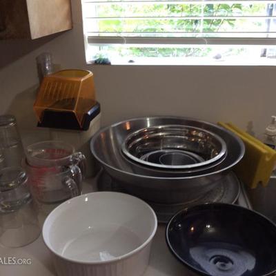 mixing bowls