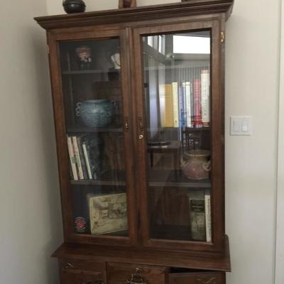 Cabinet with glass 