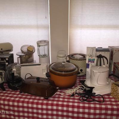 Tons of small appliances 