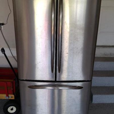 GE Refrigerator with Bottom Freezer
Minimum Bid is $500.00