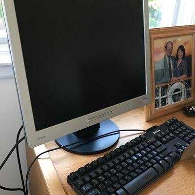 HP AU247AV Computer HP L1906 Monitor & Dell Keyboard