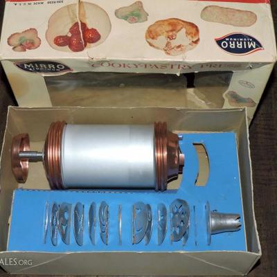 Vintage Mirro cookie and pastry press