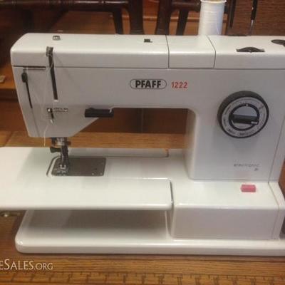 PFAFF 1222 Sewing Machine