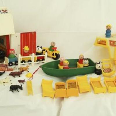 MVT036 More Vintage Fisher Price Playsets & Accessories
