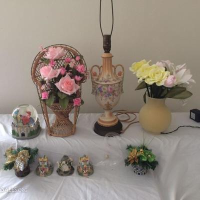 MVT030 Snow Globe, Porcelain, Baskets, Floral Arrangements
