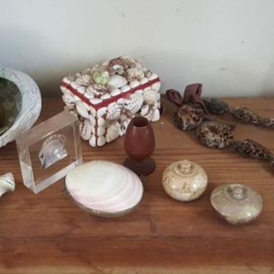 MVT070 Collection of Seashell Items, Glass Balls & More
