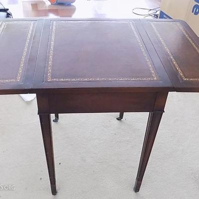 MVT043 Vintage Wooden Drop Leaf End Table
