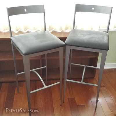 MVT238 Pair of High Bar Stools - Metal & Leather-Like
