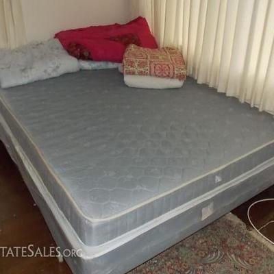 MVT259 Queen Sized Bed Set & Bedding
