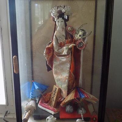 MVT003 Japanese Doll in Glass Case
