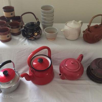 MVT086 Even More Oriental Ceramic Teapots and Teacups
