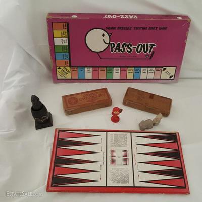 MVT049 Vintage Pass-Out, Checkers in Box, Adult Figurines
