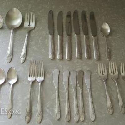 MVT241 Vintage Tudor Plate Oneida Community flatware
