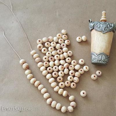 MVT268 Vintage Snuff Bottle & Matching Beads
