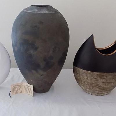 MVT054 Large Raku Vase & Various Other Ceramic Vases

