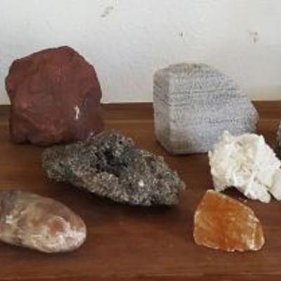 MVT080 Rocks, Minerals, Crystals, Geodes Specimens Lot #2
