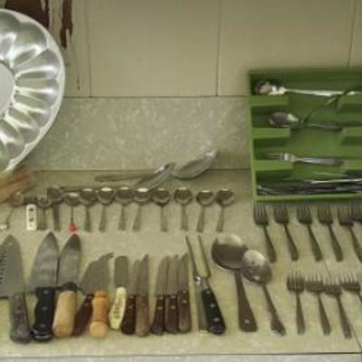 MVT142 Grab Bag Cutlery and Flatware Lot
