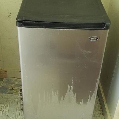 MVT144 Sanyo SR-4433S Mini Fridge Refrigerator
