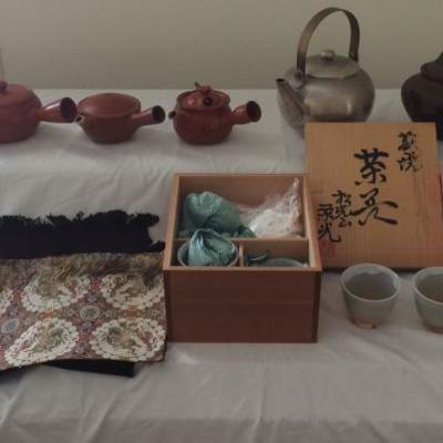MVT083 Oriental Ceramic Teapots and Teacups
