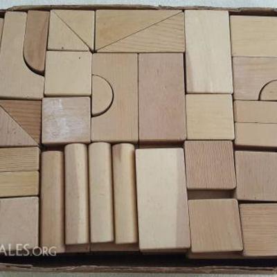 MVT012 Vintage Playskool Large Wooden Blocks 85-Piece Set
