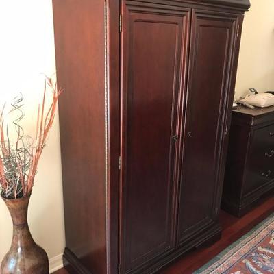 Armoire/TV Cabinet