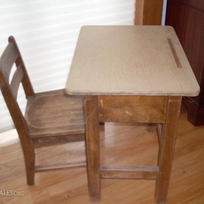 CHILDS DESK AND CHAIR