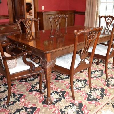 Hickory White Chippendale style dining table with pads and 6 chairs