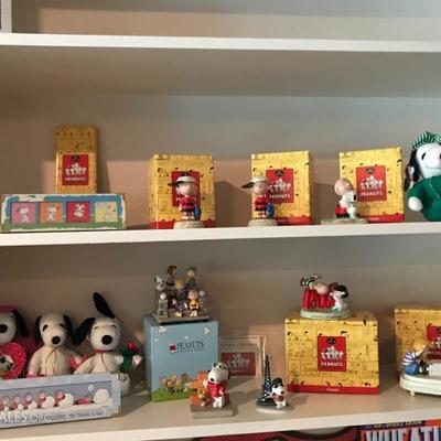 Snoopy character figurines