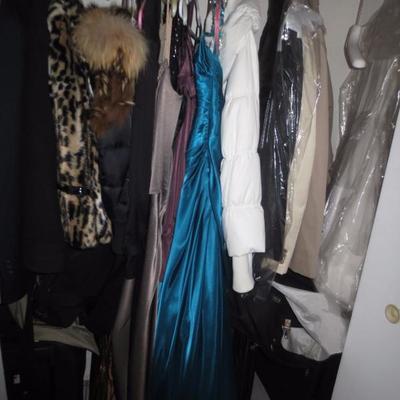 Fur Coats/Clothing/Shoes Size 8/Handbags