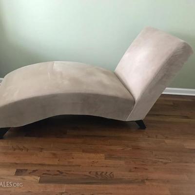 Like New Chaise Lounge....$195 or Best Offer
