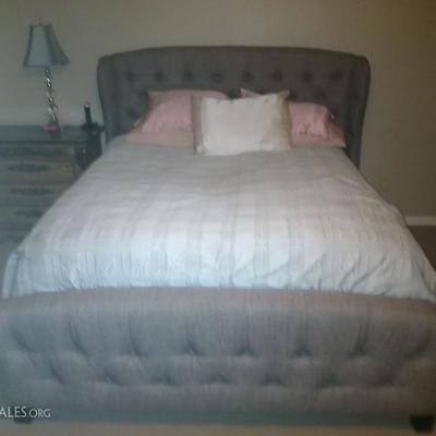 Beautiful new Queen Bed