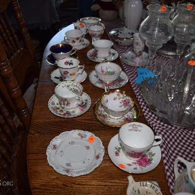 tea cups and tea pots 
