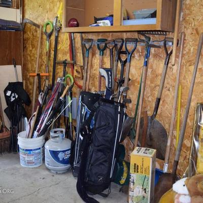 outdoor tools shovels and rakes 