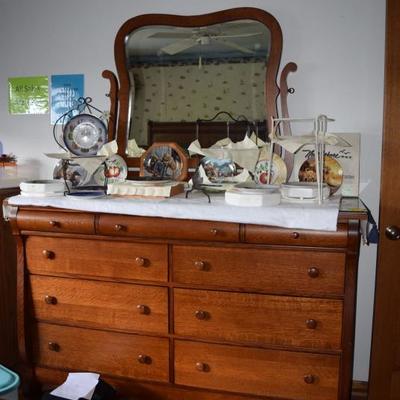 Amish 9 drawer dresser with mirror 