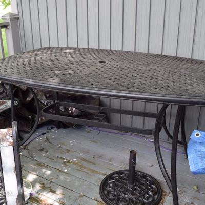 Outdoor patio table 