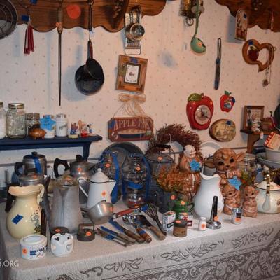 vintage kitchen decor and tea kettles 